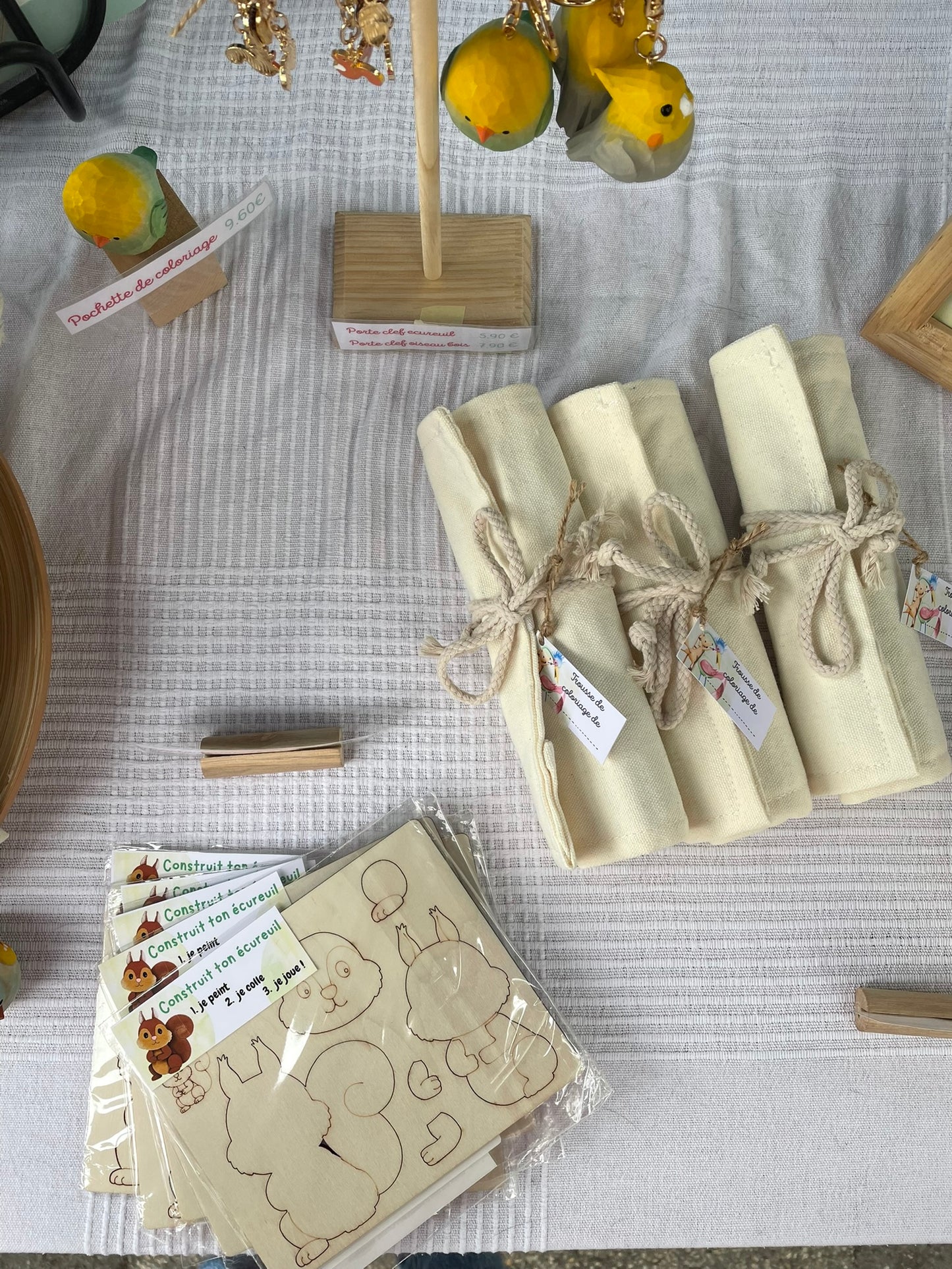 Lot Livre + 1 carte écureuil en bois + 1 tote bag